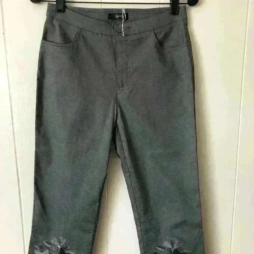 Henny Gray Floral Detailed Capris L